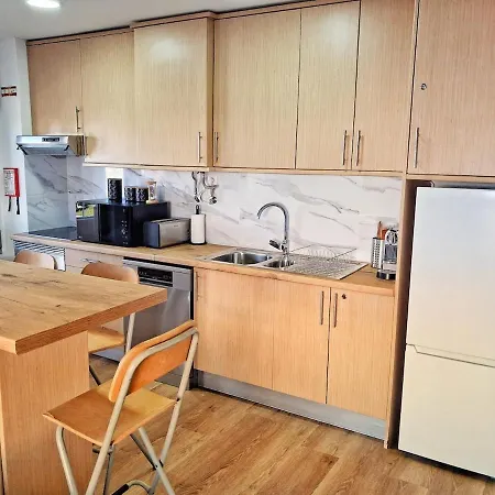 아파트 Large 2 Bedroom Flat With Swimming Pool And Air-conditioning *