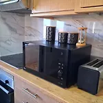 Large 2 Bedroom Flat With Swimming Pool And Air-conditioning Apartament