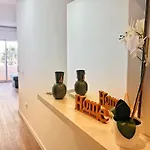 Large 2 Bedroom Flat With Swimming Pool And Air-conditioning