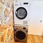 Large 2 Bedroom Flat With Swimming Pool And Air-conditioning *