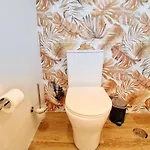 Large 2 Bedroom Flat With Swimming Pool And Air-conditioning