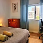 Large 2 Bedroom Flat With Swimming Pool And Air-conditioning Apartament