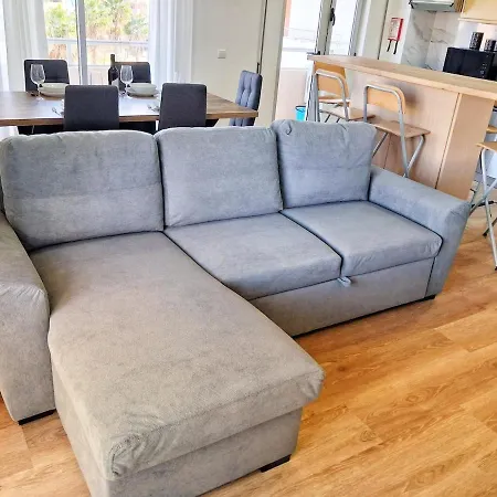 Large 2 Bedroom Flat With Swimming Pool And Air-conditioning