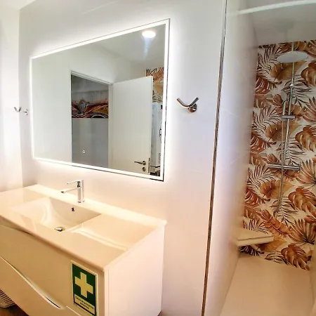 Large 2 Bedroom Flat With Swimming Pool And Air-conditioning Apartment *