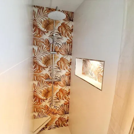 Apartamento Large 2 Bedroom Flat With Swimming Pool And Air-conditioning *