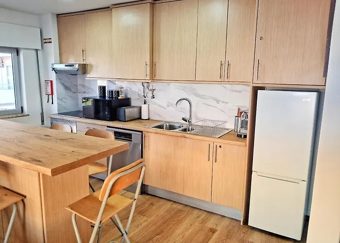 Apartment Large 2 Bedroom Flat With Swimming Pool And Air-conditioning *