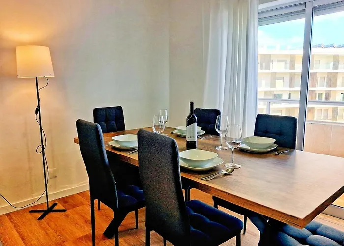 Large 2 Bedroom Flat With Swimming Pool And Air-conditioning Apartment *