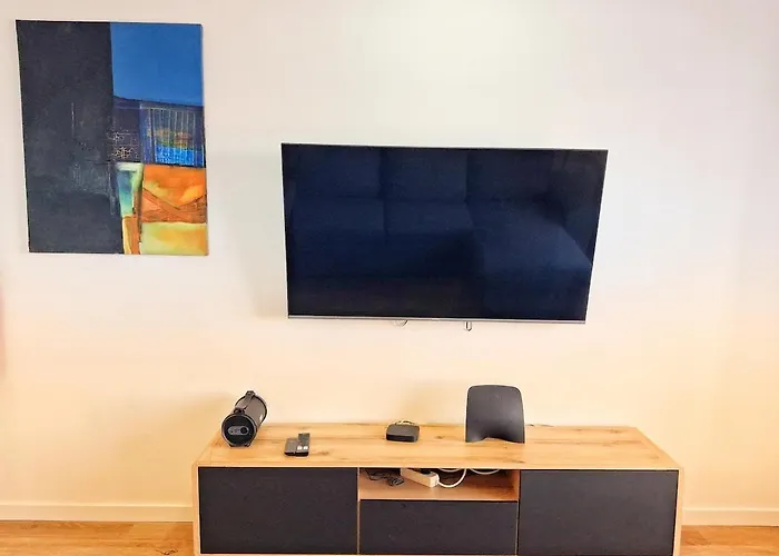 아파트 Large 2 Bedroom Flat With Swimming Pool And Air-conditioning *