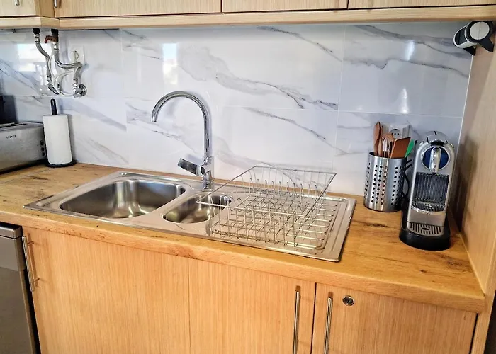 Large 2 Bedroom Flat With Swimming Pool And Air-conditioning Portimao