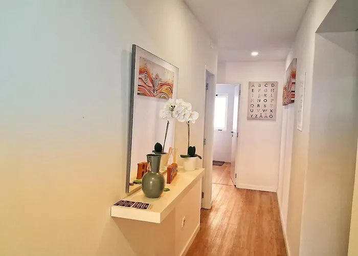 Large 2 Bedroom Flat With Swimming Pool And Air-conditioning Portimao