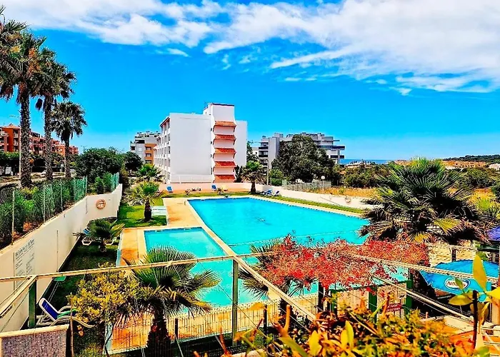 Large 2 Bedroom Flat With Swimming Pool And Air-conditioning *