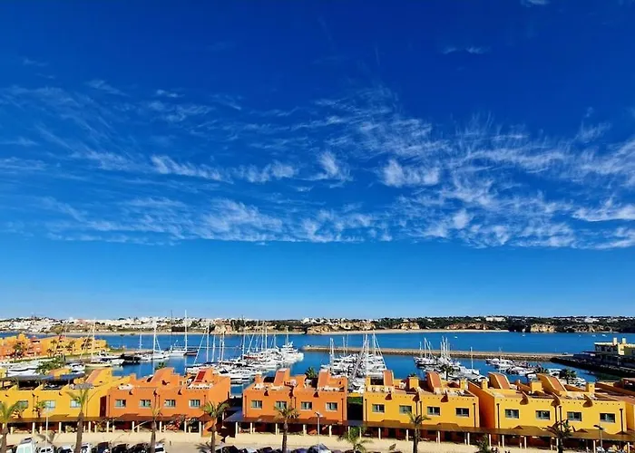 Apartment Large 2 Bedroom Flat With Swimming Pool And Air-conditioning Portimao