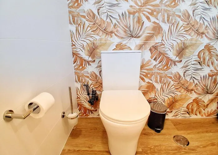 Large 2 Bedroom Flat With Swimming Pool And Air-conditioning