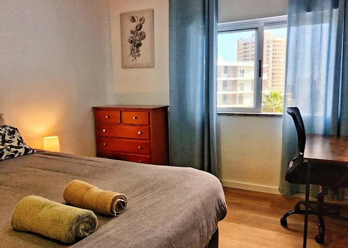 Large 2 Bedroom Flat With Swimming Pool And Air-conditioning 아파트