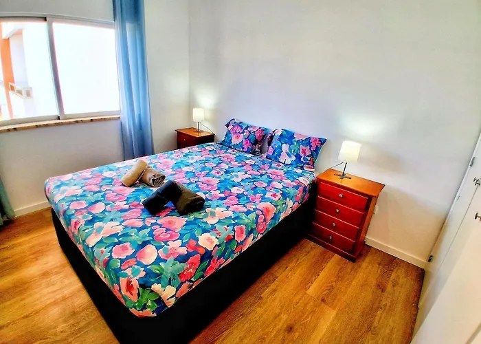 Large 2 Bedroom Flat With Swimming Pool And Air-conditioning 아파트