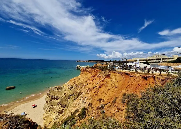 Large 2 Bedroom Flat With Swimming Pool And Air-conditioning